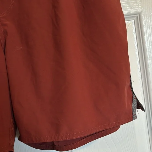 Vuori Trail men’s red lined 5” inseam athletic shorts size XL - Picture 4 of 11